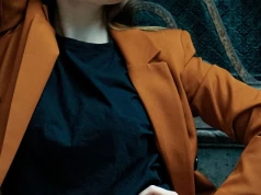 Klasyczne marynarki na jesień. Te dwa modele są idealne do eleganckich stylizacji
