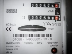 Rząd po cichu szykuje nowy podatek. Zdrożeje prąd, gaz i ciepło?