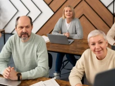 Seniorze, „sprawdź, zanim uwierzysz”. ZUS ostrzega przed fake newsami i oszustami