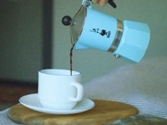 Po cappuccino brzuch robi się jak balon? Nie zawsze winna jest sama kawa