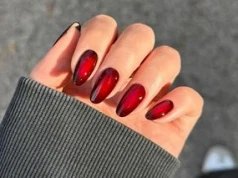 Wybierz zamiast klasycznej czerwieni. "Vampy aura nails" to prawdziwy hit