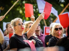 Ogniwa ZNP prowadzą akcję „czerwona kartka dla rządu” m.in za brak realizacji obietnic składanych nauczycielom. Pojawiła się jednak okazja, by zapytać premiera wprost…