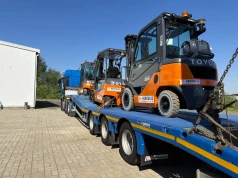 Modernizacja dróg i infrastruktury - transport materiałów i prace na wysokości przy oświetleniu ulicznym