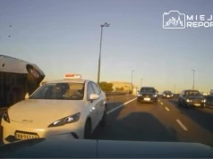 Zderzenie trzech pojazdów na wiadukcie Łopuszańskiej. Kierujący przewozu osób z BYD ukarany mandatem