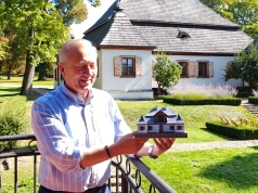 Za nami Europejskie Dni Dziedzictwa 2026. Rajd rowerowy i premiera modelu dworku w Ożarowie to niektóre z wydarzeń zorganizowanych przez Muzeum Ziemi Wieluńskiej (zdjęcia)