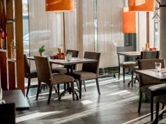 Zarezerwowane, ale puste. Restauracje mają dość. Goście zapłacą za brak odpowiedzialności