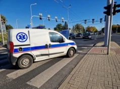 Lublin: Zderzenie Volkswagena z ambulansem do przewozu krwi. Są utrudnienia w ruchu