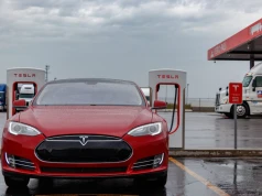 Tesla pozwoli odjechać podczas ładowania. Wszystko dla bezpieczeństwa
