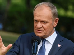 Donald Tusk pojawił się na wydarzeniu, na którym było wiele rodzin. Jego gest w stronę dzieci uchwyciły wszystkie kamery
