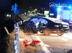 Zderzenie dwóch aut na DK92. Kierująca skodą była zakleszczona. Interweniował śmigłowiec LPR
