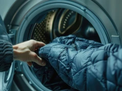 Jak prać kurtkę puchową w pralce? Piłeczki tenisowe to nie mit, ale trzeba użyć ich dobrze
