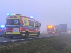 Śmiertelny wypadek na DK11 pod Byczyną. Osobówka zderzyła się z ciężarówką