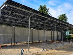 Carport już stoi. Wiadomo, ile szpital zapłaci za inwestycję, o którą pytał Julian Brewka