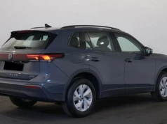 Tiguan z salonu za 122 800 zł rywalizuje z chińskimi modelami. Ma DSG, światła LED i kamerę cofania