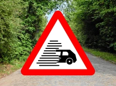 Co oznacza "znikające" auto? Kierowca powinien zrobić jedną rzecz