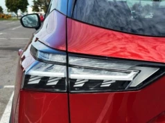 Nowy Qashqai za 114 900 zł to zaskakująco tanio. Oferuje nawet szklany dach i pakiet zimowy