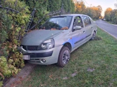 Nietrzeźwy kierowca wjechał w ogrodzenie. Obywatel Ukrainy miał ponad 2,5 promila alkoholu