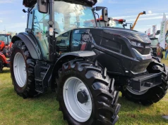 Autonomiczny ciągnik z Korei. HX 1400 A-Motion ma 142 KM
