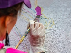 Zapomnij o beżu. Top 3 kolory, które jesienią rządzą we wnętrzach
