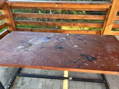 Spalone i zniszczone urządzenia na placu zabaw w Nowym Sączu. Sprawa trafiła do służb