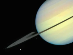 Słynny sześciokąt ma młodszego brata. Hubble odkrył błękitny dziesięciokąt na biegunie Saturna