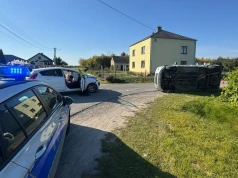 Zderzenie trzech aut. Poszkodowane osoby w szpitalu