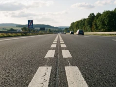 Dwie przerywane linie dezorientują kierowców. Nie namalowano ich bez powodu