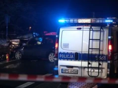 Prawie 3 promile za kierownicą w Pleszewie! Potrącił pieszego i wjechał w barierki. Bohaterska reakcja świadka