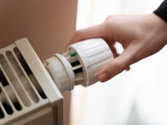 Zakręcasz grzejnik na noc, by zaoszczędzić? Możesz się przeliczyć