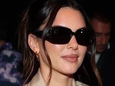 Beżowy płaszcz Kendall Jenner. Sprawdzony wybór na każdą okazję