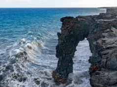 Słynna atrakcja Hawajów runęła do oceanu. Miała 550 lat