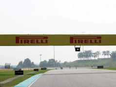 GP Bahrajnu opóźnione przez potężną burzę. FIA wstrzymała start na Sepang