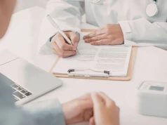 Nawet 247 dni czekania na refundowany lek. Jak wyglądają nierówności w polskim systemie zdrowia