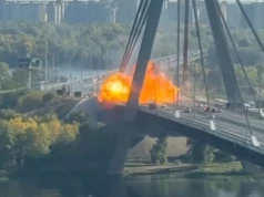 Rosjanie zaatakowali most w Kijowie. Kula ognia, są ranni