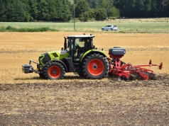 CLAAS pokazał nowe ciągniki. 6 cylindrów, bezstopniówka i nawet 185 KM