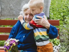 Będzie 800+ dla seniorów? Rekompensata za wychowanie potomstwa rozważana przez posłów