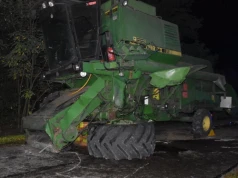 Czołowe zderzenie samochodu z kombajnem. Nie żyje kierowca auta