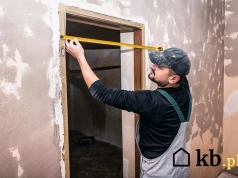 Dokładnie zmierzył otwór przed zamówieniem drzwi. Przy montażu okazało się, że brakuje kilkunastu cm