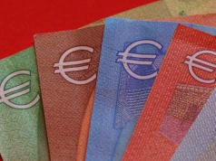 Euro najsłabsze od 17 miesięcy. Inwestorzy obawiają się ryzyka fiskalnego w Europie