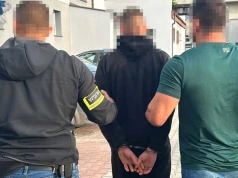 Cztery sądowe zakazy nie powstrzymały 26-latka. Ucieczka przed policyjnym patrolem skończyła się dachowaniem