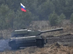 Rosyjski bezzałogowiec na bazie T-72 utknął w błocie podczas ćwiczeń