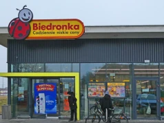 W Biedronce zaczęło się po weekendzie. Owoce i warzywa ponad 65% taniej, w ofercie prezenty na Dzień Nauczyciela