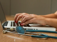 74% firm healthcare ma problem z rekrutacją. AI zwiększa zapotrzebowanie na specjalistów