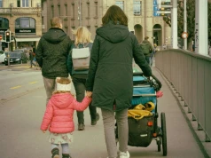 3,7 tys. rodziców bez 800 plus. Pracują w Polsce, ale pieniędzy nie dostają