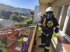Strażacy ćwiczyli pożar mieszkania. Wykorzystali do tego puste lokum na Osiedlu Stare Sady