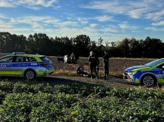 4 zakazy, lewe tablice, narkotyki. Policjanci dopadli 24-latka w rzece