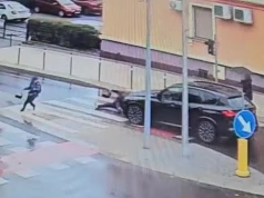 Sobota na drogach regionu: potrącony rowerzysta, pijany 80-latek na skuterze i "wiszący Mercedes"
