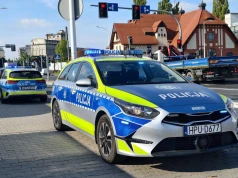 Spektakularne zderzenie osobowe i autobusu na Raszkowskiej (ZDJĘCIA)