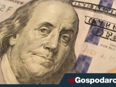 Dolar nadal na fali