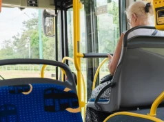 Darmowa komunikacja przyciągnęła pasażerów. Więcej osób płaci też za śmieci
